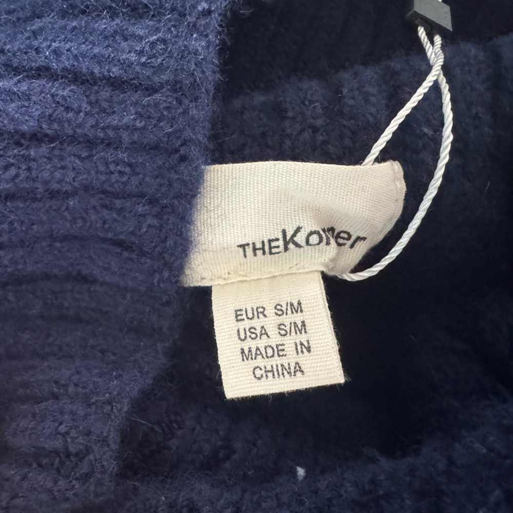 Cozy Navy Blue Turtleneck Sweater Brand New With Tag Size M - Picture 4 of 4